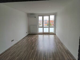 Ponúkame na predaj moderne prerobený a presvetlený 3-izbový 