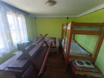 Dobrý deň, ponúkam na predaj staršiu chatku v krásnom prostr