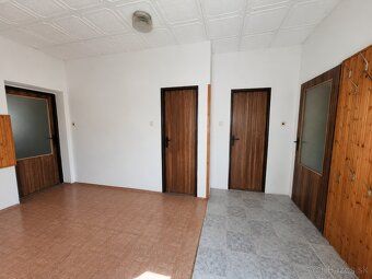 🔥 NA PREDAJ 🔥 🏡 Starší rodinný dom v obci Kamenec pod Vtáčni
