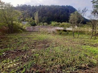 Ponúkame na predaj pozemok o výmere 335 m² nachádzajúci sa v
