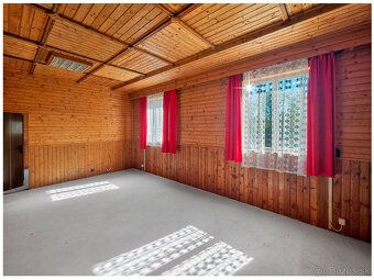 Ponúkame na predaj AREÁL s budovami, chatkami a priestranným