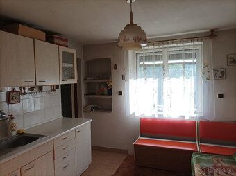 Ponúkame na predaj rodinný dom s krásnym slnečným pozemkom, 
