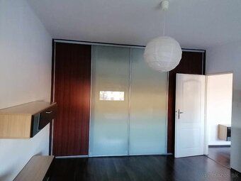 Ponúkam na dlhodobý prenájom pekný, svetlý 2-izbový byt s ba