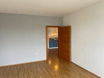 Ponúkame na prenájom 2 izbový byt v projekte RENOX. Výmera 8