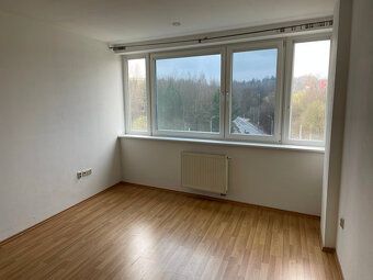 Ponúkame na prenájom 2 izbový byt v projekte RENOX. Výmera 8