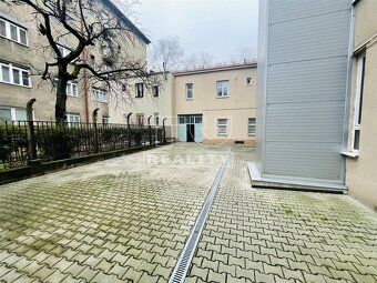 TUreality ponúkajú na predaj:
Štýlový 2-izbový byt po komple