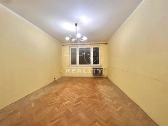 TUreality ponúka na predaj 3-izbový byt v Žiari nad Hronom, 
