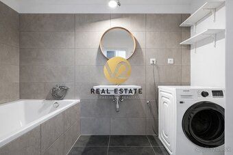 Juraj Kolárik +421 918 938 737 email:
V2 Real Estate ponúka 