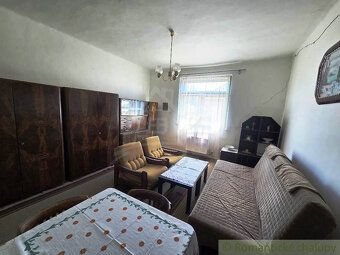 Na 766 m2 rovinatom pozemku sa nachádza chalupa, s140m2 obyt
