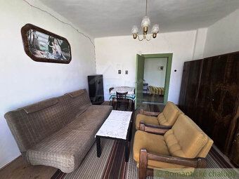Na 766 m2 rovinatom pozemku sa nachádza chalupa, s140m2 obyt