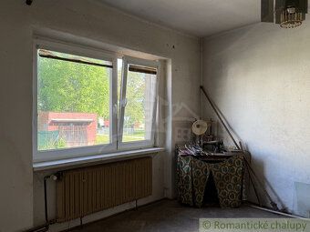 Dom na rekonštrukciu sa nachádza v pokojnej časti obce Vyšný