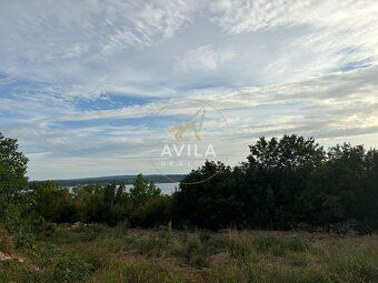 Sme AVILA. Už roky spájame ľudí s ich novým domovom. Zavolaj