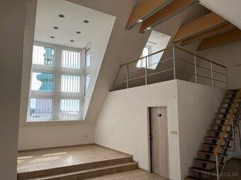 Ponúkame na prenájom administratívne priestory v centre Star