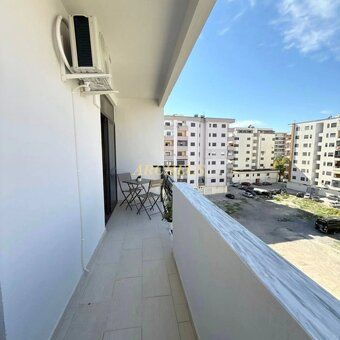 Nový 2-izbový apartmán s balkónom v pokojnej časti, Drač – A