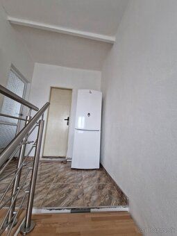 Ponúkame Vám na predaj 4/5 izbový rodinný dom v Komárne časť