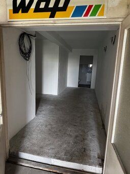 Predaj, pozemku 600 m2, ( parkovacích miest ) na ktorom je 1