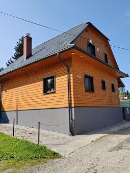Ponúkame na predaj krásnu novú 3 ročnú a plne zariadenú drev