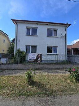 Predám v Galante 2 staršie rodinné domy,pozemok 3068 m2+ hos