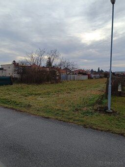 Predám v Galante 2 staršie rodinné domy,pozemok 3068 m2+ hos