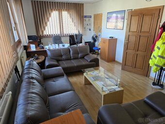 🔹 Administratívna budova – 418 m² Na prenájom 2-poschodová a