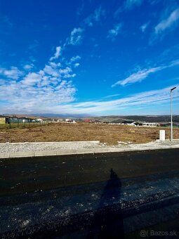 Ponúkame na predaj slnečný stavebný pozemok o výmere 940 m²,