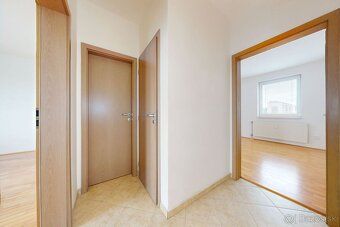 Ponúkame na prenájom priestranný 3-izbový byt na Seberíniho 