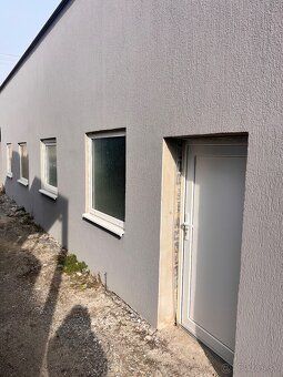 Ponúkam na prenájom zrekonštruovanú zateplenú budovu s novou