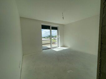 REALITY HOUSE ponúka :
Modernú dvojpodlažnú NOVOSTAVBU so sk