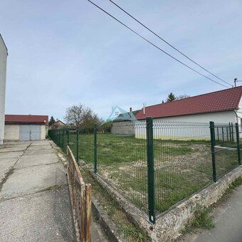 Na predaj: Stavebný pozemok v meste Šahy – s projektom a sta