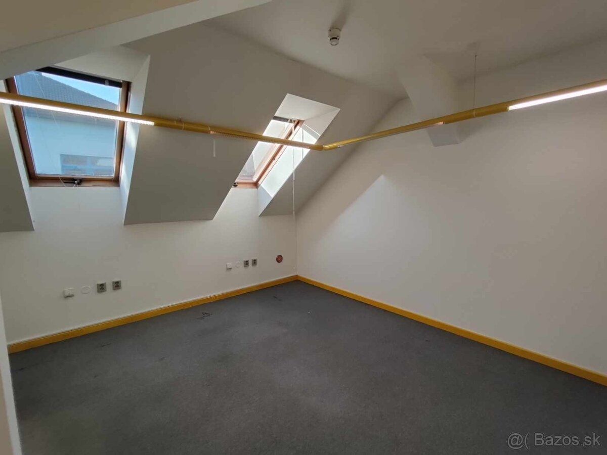 📢 Kancelária na prenájom – 17 m²
Hľadáte menší, praktický pr