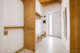 / Exkluzívne iba u Nás / Hľadáte moderné bývanie, ktoré spáj