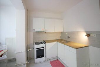 Predám zariadený 1i byt v centre obce Hodruša - Hámre Byt sa