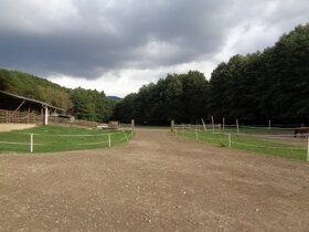Na pozemku parc. KN č. 4157/2 k.ú. Kálnica je vybudovaná poľ