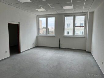 Prenajmem priestory vhodné pre kancelárie, predajňu, sklad, 