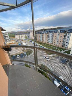 Mezonet,tehla,77 m2 obytná, úžitková 100 m2,2-balkóny,10 oki