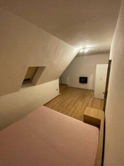 Mezonet,tehla,77 m2 obytná, úžitková 100 m2,2-balkóny,10 oki