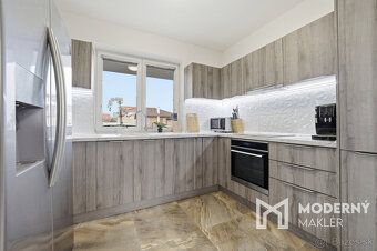 Typ: Rodinný dom Obec: Senec
Moderný maklér exkluzívne ponúk
