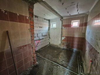 Ponúkam Vám na predaj dvojpodlažný rodinný dom v obci Kozáro