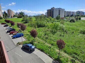 Ponúkam na prenájom KOMPLETNE ZARIADENÝ 2-izbový slnečný byt