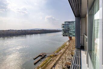 3-izbový byt na prenájom – River Park, Dvořákovo nábrežie.
P
