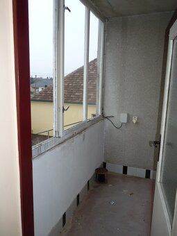 Tel: 0908 715 715, Ponúkam na predaj 4 izbový poschodový rod