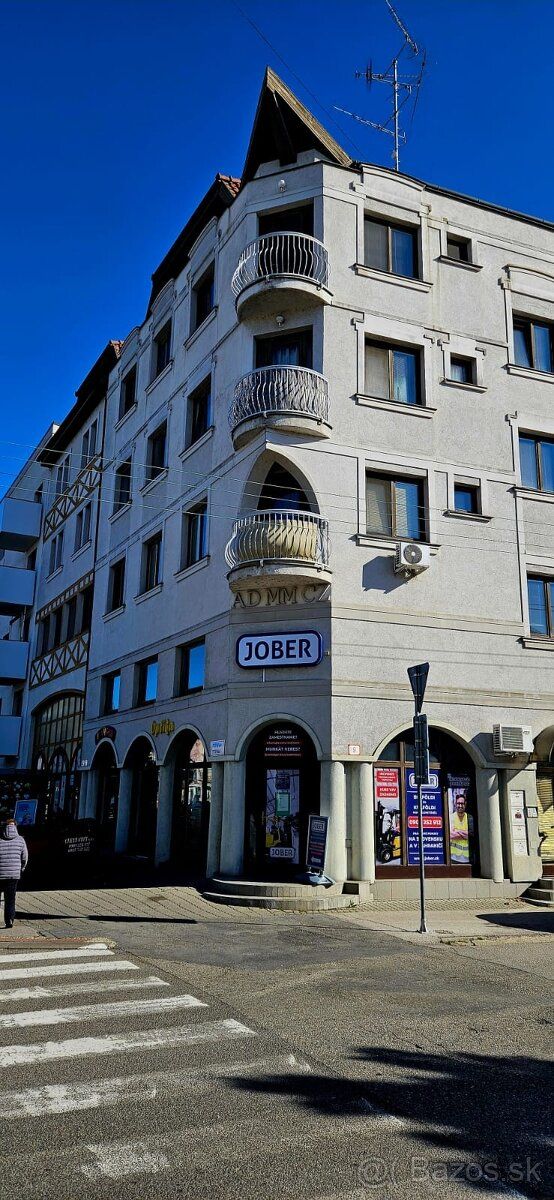 Ponúkame Vám na predaj obchodné priestory v Komárne na Ul. P