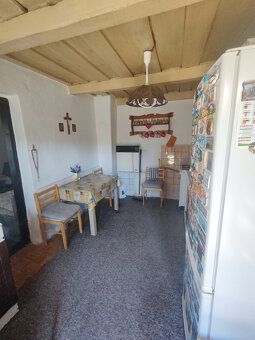 Ponúkame na predaj starší rodinný dom v obci Lehota, ktorá j