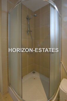 Máme tu čest vám představit k prodeji vkusně zařízený apartm