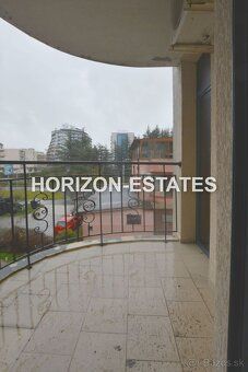 Máme tu čest vám představit k prodeji vkusně zařízený apartm