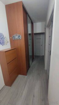 Prenajmem 1 izbový byt na Sídl. Žitava vo Vrábľoch, 6. posch