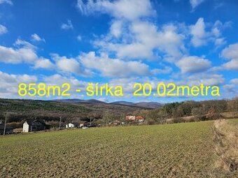 Ponúkam na predaj stavebný pozemok vhodný na výstavbu rodinn