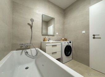 Celková výmera bytu vrátane balkóna je 74,96 m2. Byt je situ
