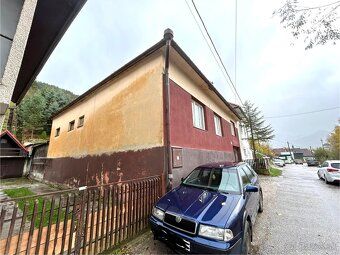 Ponúkame na predaj je starší, veľmí zaujímavý rodinný dom na