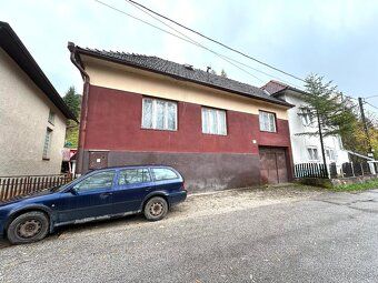 Ponúkame na predaj je starší, veľmí zaujímavý rodinný dom na